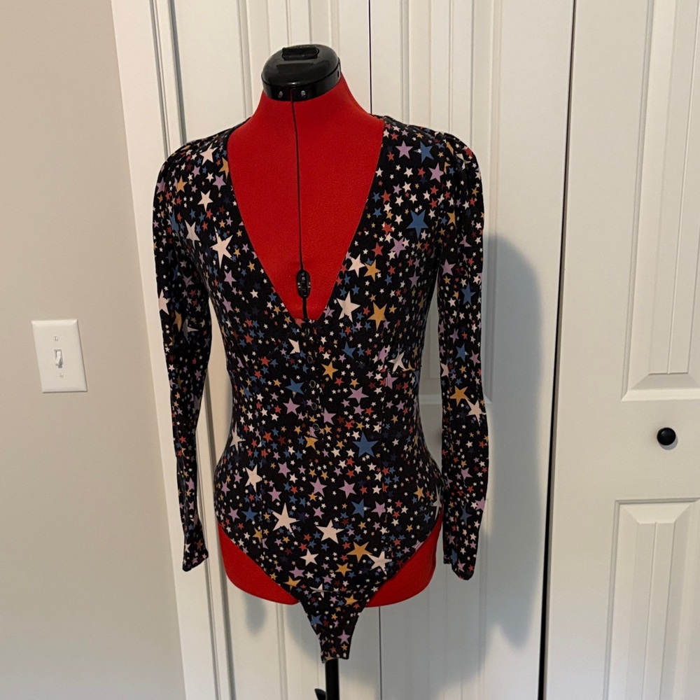 Black Long-Sleeve Star Print V-Neck Bodysuit